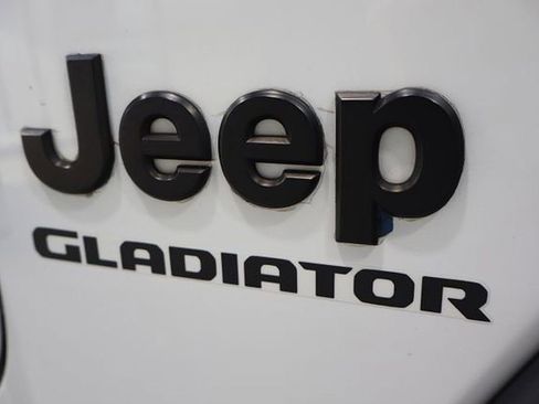 Used 2020 Jeep Gladiator Sport image 40