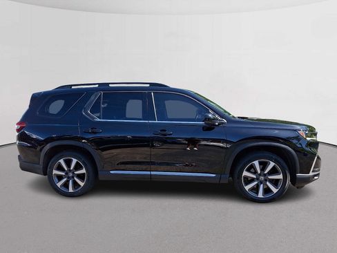 Certified 2025 Honda Pilot Touring image 12