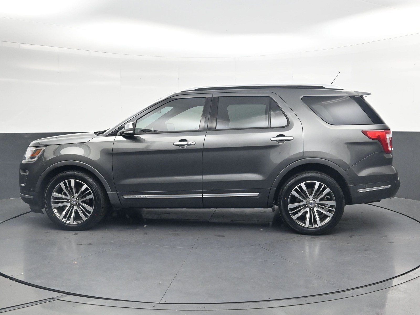 Used 2018 Ford Explorer Platinum AWD/4WD image 7