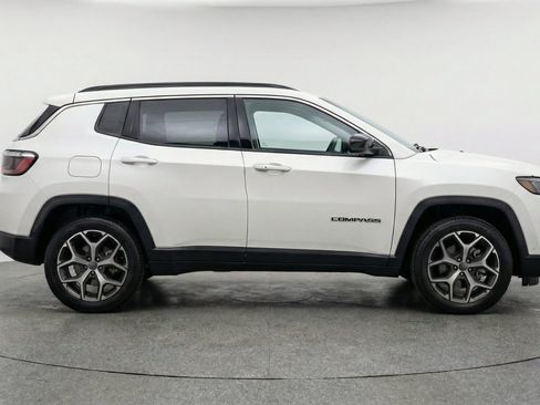 Used 2025 Jeep Compass Limited AWD/4WD image 11