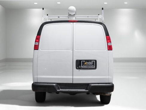 Used 2019 Chevrolet Express 3500 w/ Driver Convenience Package RWD image 7