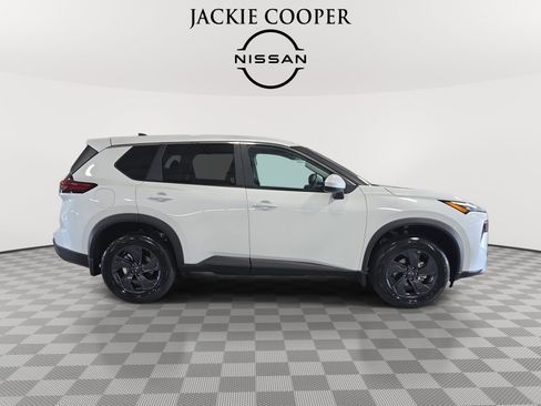 New 2026 Nissan Rogue SV FWD image 4