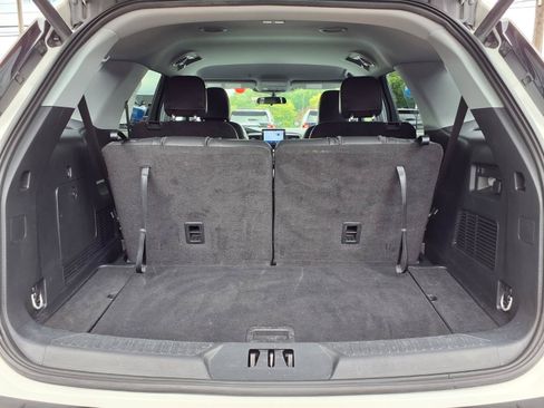 Used 2023 Ford Explorer XLT w/ Equipment Group 202A AWD/4WD image 21