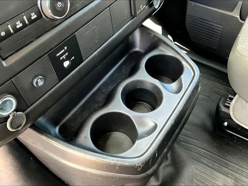 Used 2017 Chevrolet Express 2500 RWD image 20
