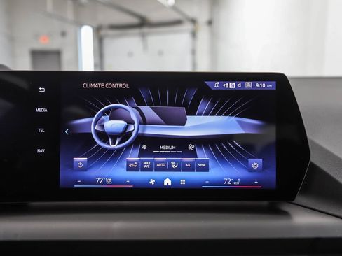 Used 2026 BMW 228i xDrive w/ Technology Package image 18