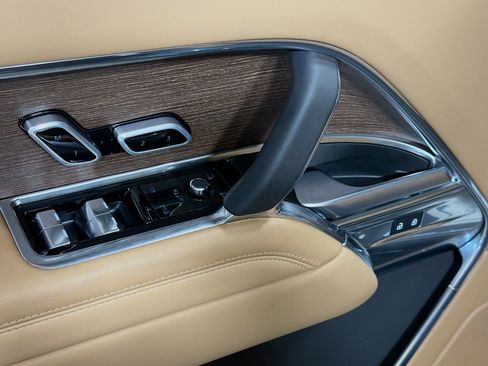 Used 2025 Land Rover Range Rover SE image 22