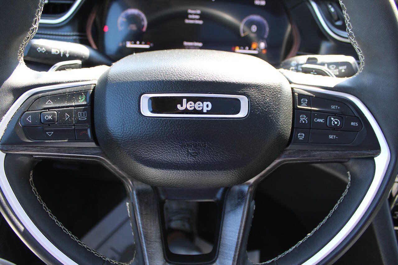 Used 2023 Jeep Grand Cherokee L Limited AWD/4WD image 16