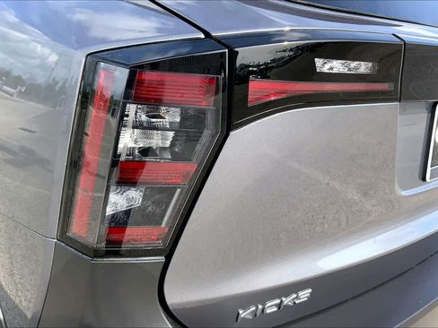 Used 2025 Nissan Kicks SV w/ Illumination Package image 28