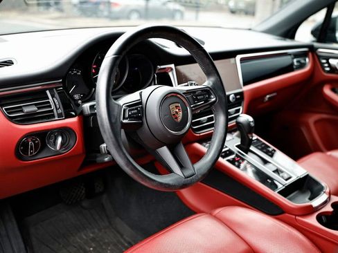 Used 2024 Porsche Macan AWD image 4