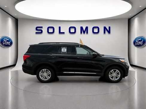 Certified 2022 Ford Explorer XLT w/ Equipment Group 202A AWD/4WD image 4