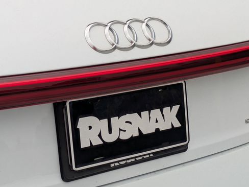 Used 2023 Audi e-tron Premium Plus w/ Premium Plus Package AWD/4WD image 19