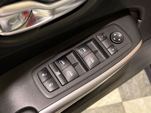 Used 2021 Jeep Cherokee Latitude Lux w/ Sun & Sound Group image 31