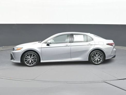 Used 2024 Toyota Camry XLE FWD image 9