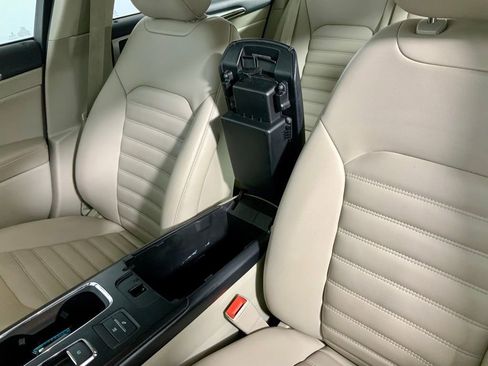 Used 2019 Ford Fusion SEL image 28