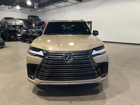 Used 2025 Lexus LX 700h Overtrail image 8