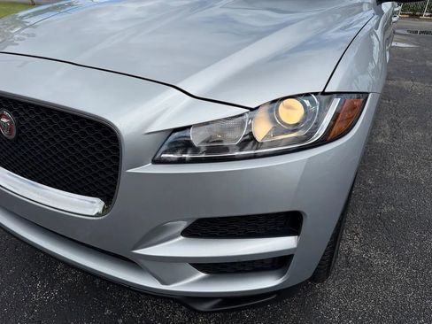 Used 2017 Jaguar F-PACE Premium image 20