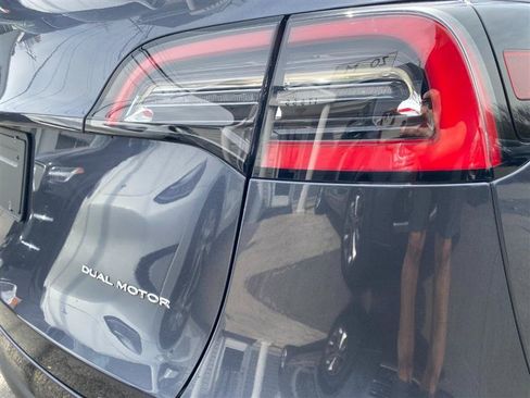 Used 2024 Tesla Model Y Long Range AWD/4WD image 14