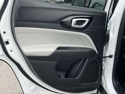 Used 2025 Jeep Compass Limited image 16