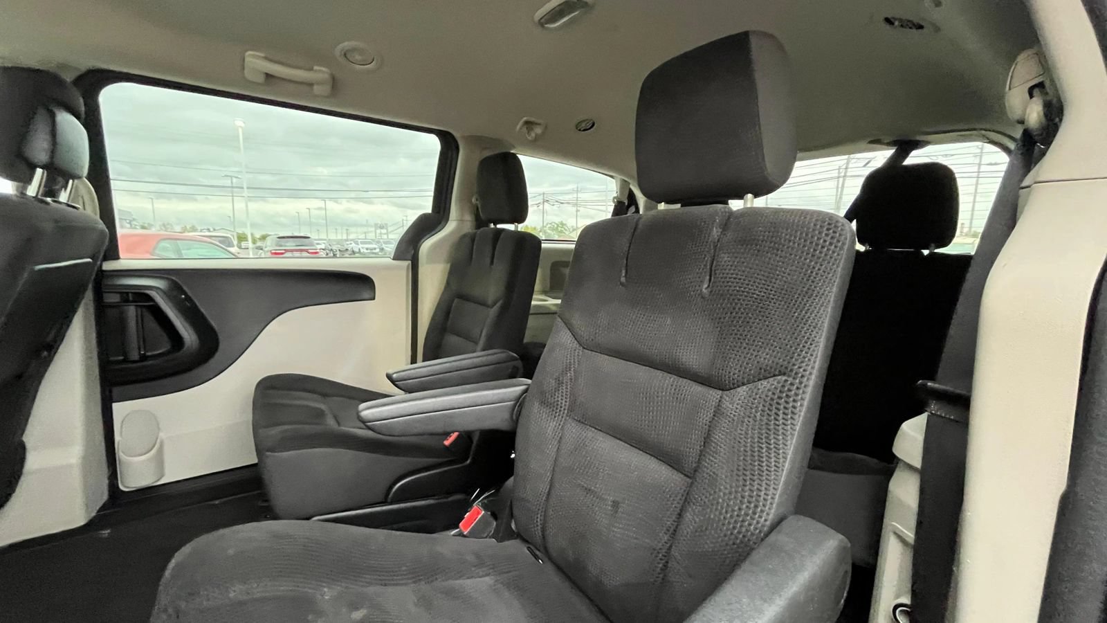 Used 2019 Dodge Grand Caravan SE w/ UConnect Hands-Free Group FWD image 34