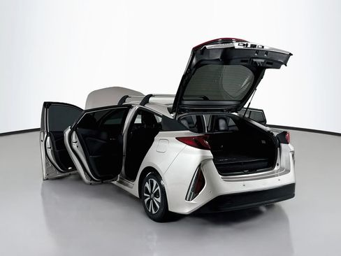 Used 2017 Toyota Prius Prime Advanced FWD image 23