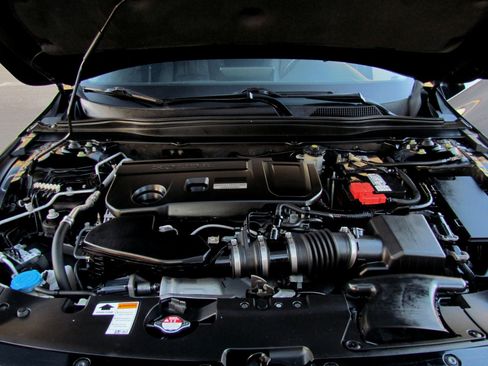 Used 2018 Honda Accord Touring image 35