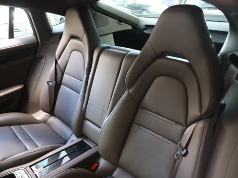 Used 2018 Porsche Panamera 4 image 11