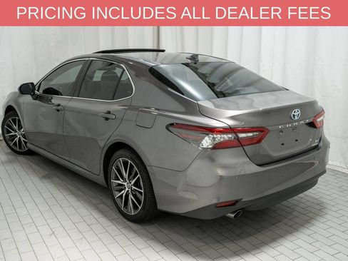 Used 2022 Toyota Camry XLE w/ Navigation Upgrade Package FWD image 3