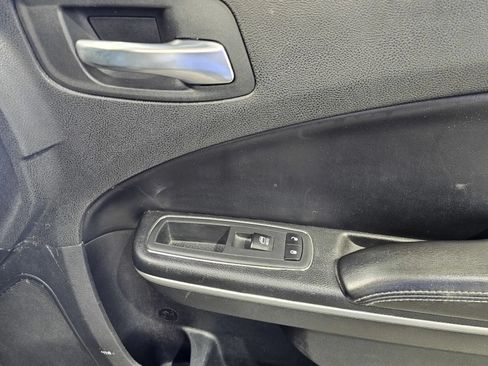 Used 2019 Dodge Charger SXT w/ Leather Interior Group RWD image 6