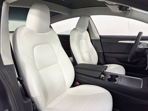 Used 2023 Tesla Model 3 Standard Range image 36