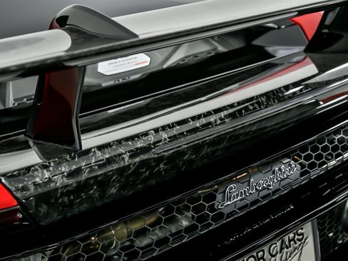 Used 2021 Lamborghini Huracan EVO image 18