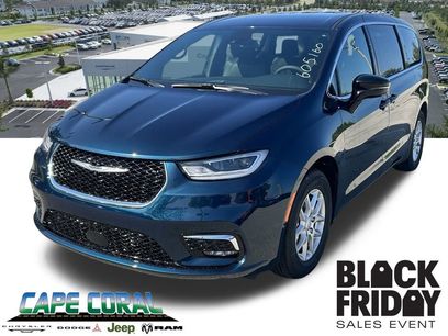 New 2025 Chrysler Pacifica Select
