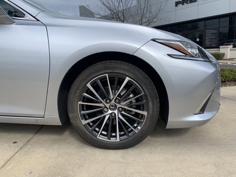 Certified 2025 Lexus ES 350 w/ Premium Package image 13