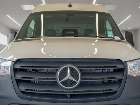 Used 2025 Mercedes-Benz Sprinter 2500 image 22