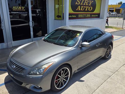 Used 2013 INFINITI G37 Convertible w/ Premium Pkg RWD image 2