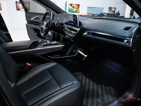 Used 2024 Cadillac Lyriq Sport RWD image 12