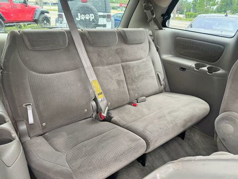 Used 2010 Toyota Sienna LE FWD image 16