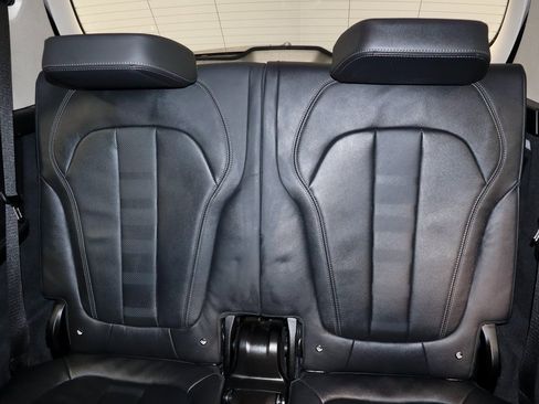 Used 2022 BMW X7 xDrive40i w/ Executive Package image 25