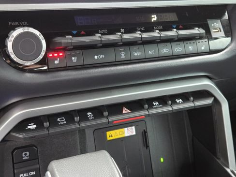 Used 2022 Toyota Tundra Platinum image 22