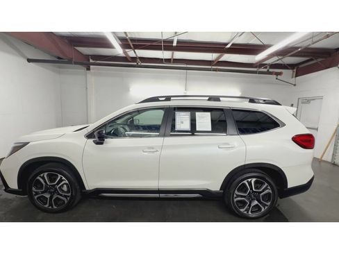 Used 2024 Subaru Ascent Limited w/ Technology Package AWD/4WD image 5