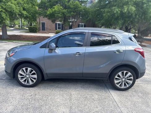 Used 2020 Buick Encore Preferred FWD image 2
