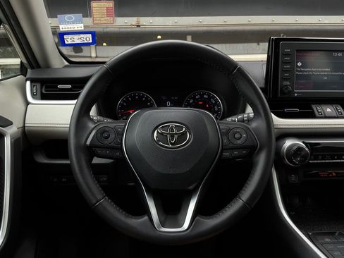 Used 2022 Toyota RAV4 XLE Premium AWD/4WD image 33