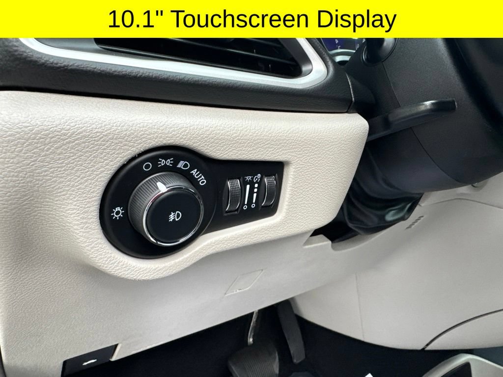 Used 2023 Chrysler Pacifica Touring-L FWD image 17