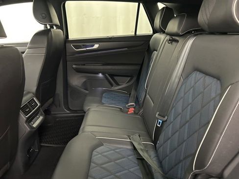 Used 2025 Volkswagen Atlas Cross Sport SEL Premium R-Line image 28