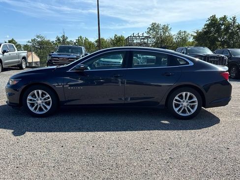 Used 2017 Chevrolet Malibu LT w/ Leather Package FWD image 4