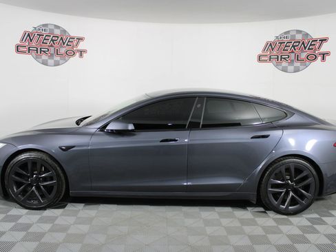 Used 2021 Tesla Model S Plaid image 4