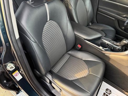 Used 2018 Toyota Camry SE image 11