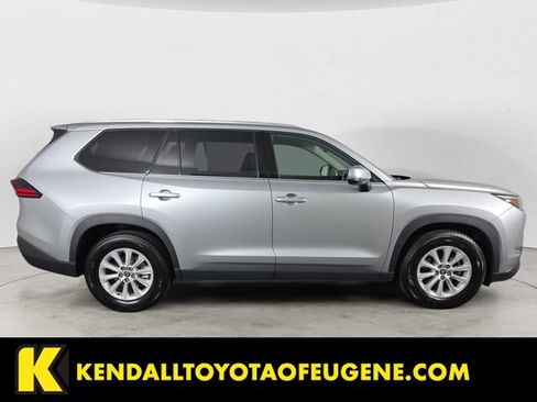 Used 2025 Toyota Grand Highlander AWD image 4