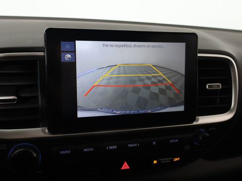 Used 2025 Hyundai Venue SEL FWD image 6