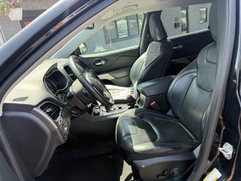 Used 2019 Jeep Cherokee Limited AWD/4WD image 10
