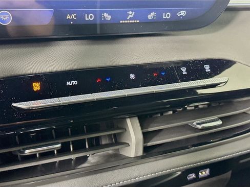 New 2026 Buick Enclave Sport Touring w/ Power Package FWD image 18